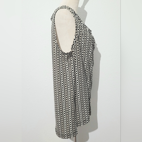 LANE BRYANT Women's Drape Neck Sleeveless Blouse Tunic Size 14/16 Lightweight - Picture 4 of 13